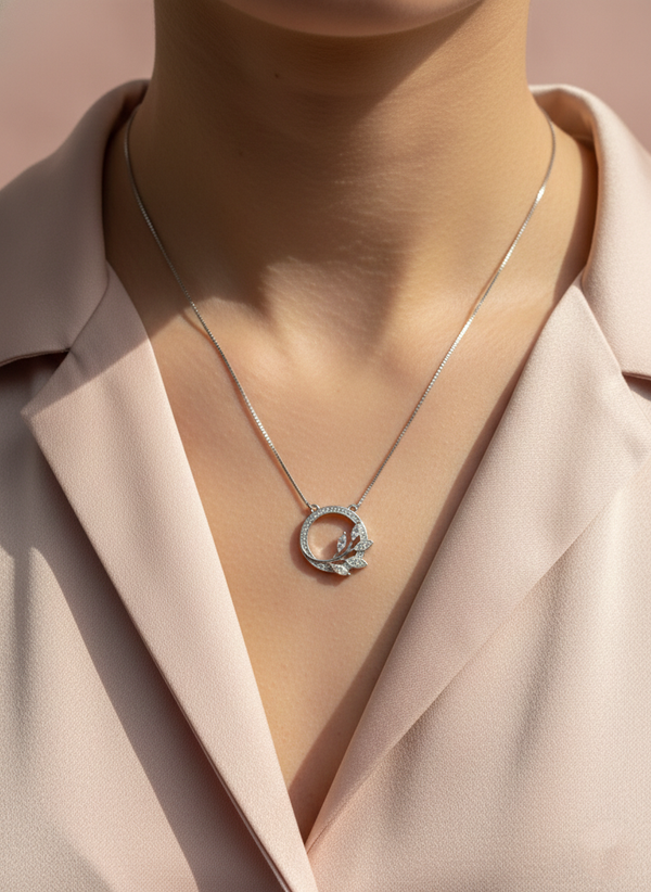 925 Sterling Silver Circle Leaf Pendant Necklace (Box Chain)