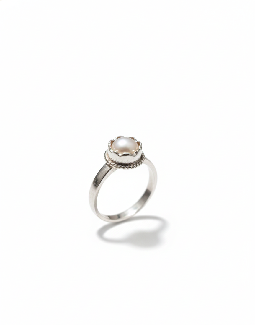 The Vintage Crown Pearl Ring | Rhodium Plated