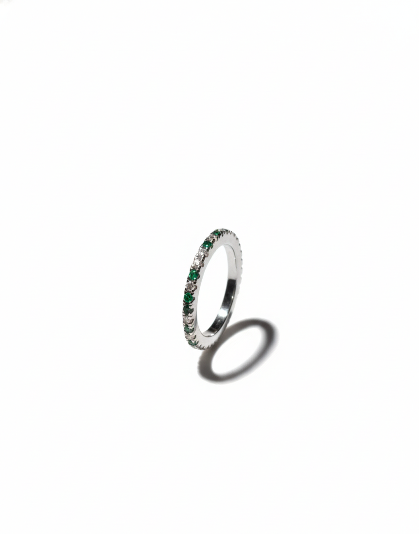 Arna's Silver – Minimalist Emerald Green Eternity Band for Women