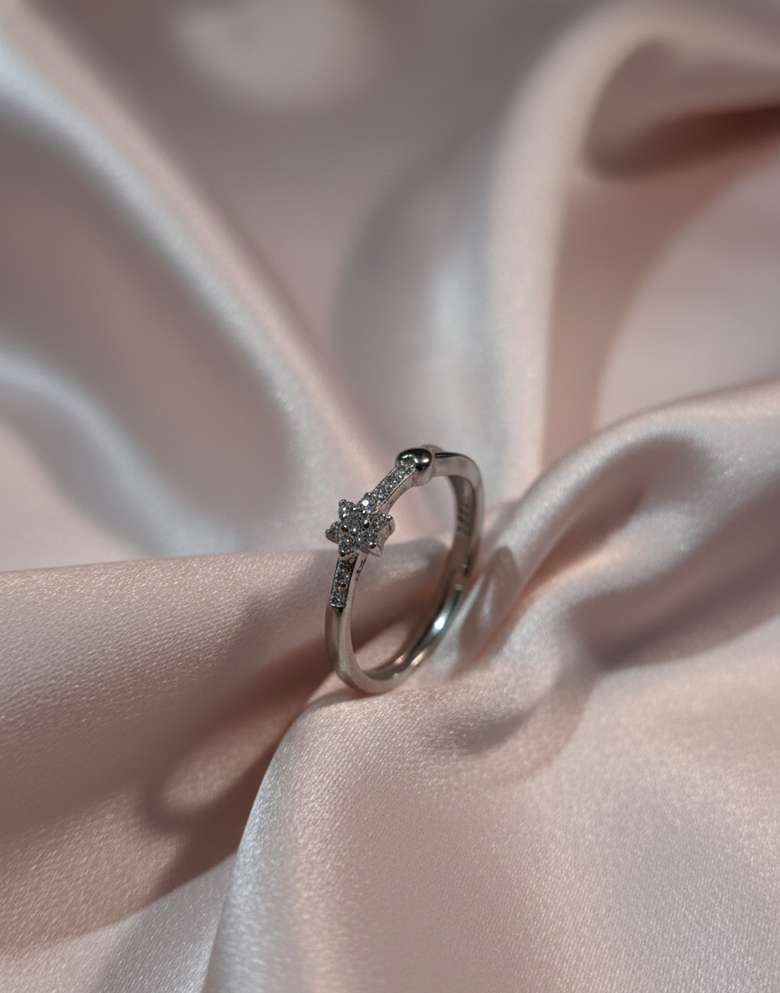 Arna's Silver – Sparkling North Star Solitaire Ring in 925 Sterling Silver