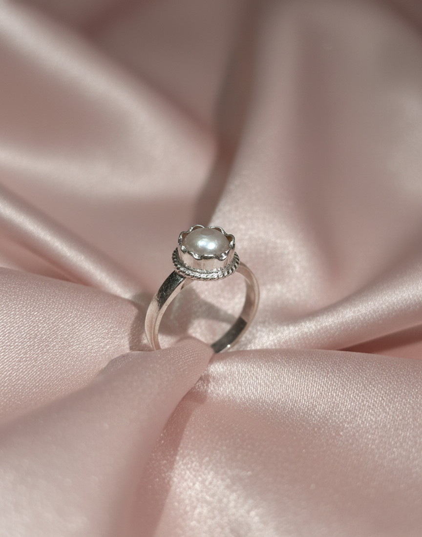 The Vintage Crown Pearl Ring | Rhodium Plated