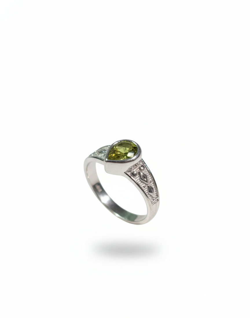 Classic Pear-Cut Green Gemstone Ring in 925 Sterling Silver | Handcrafted Vintage Design