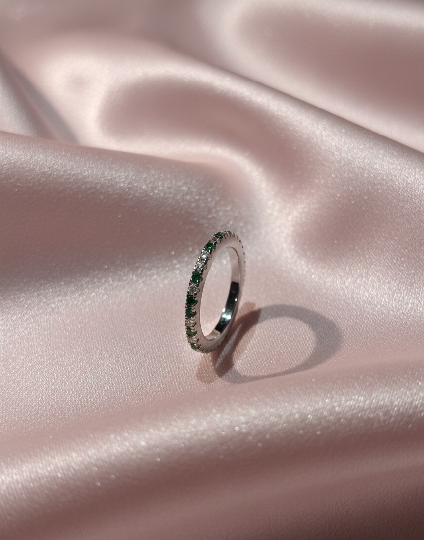 Arna's Silver – Minimalist Emerald Green Eternity Band for Women