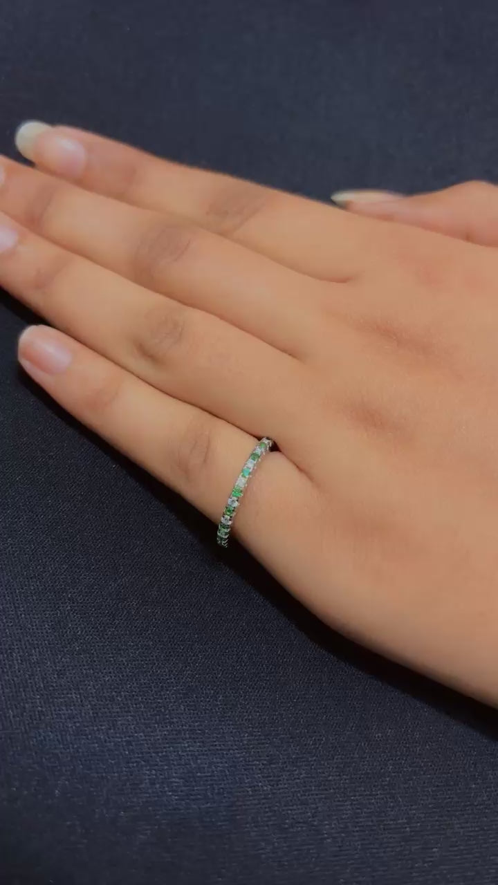 Arna's Silver – Minimalist Emerald Green Eternity Band for Women