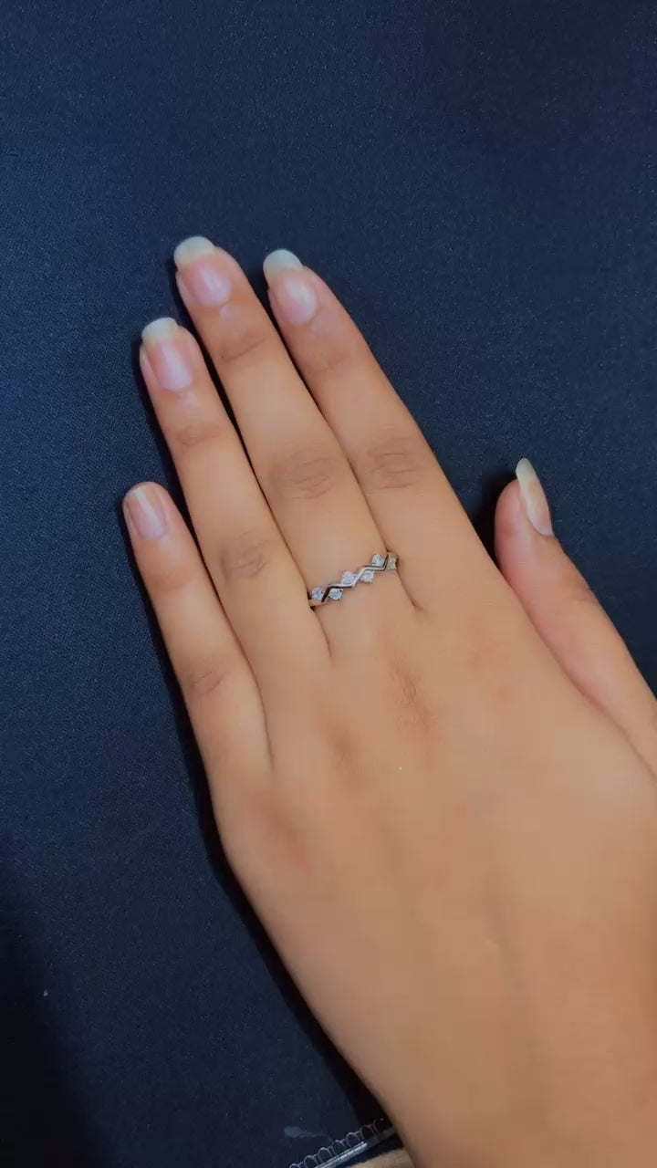 Arna's Silver 925 Sterling Silver Zig-Zag Sparkling Ring – Rhodium Plated